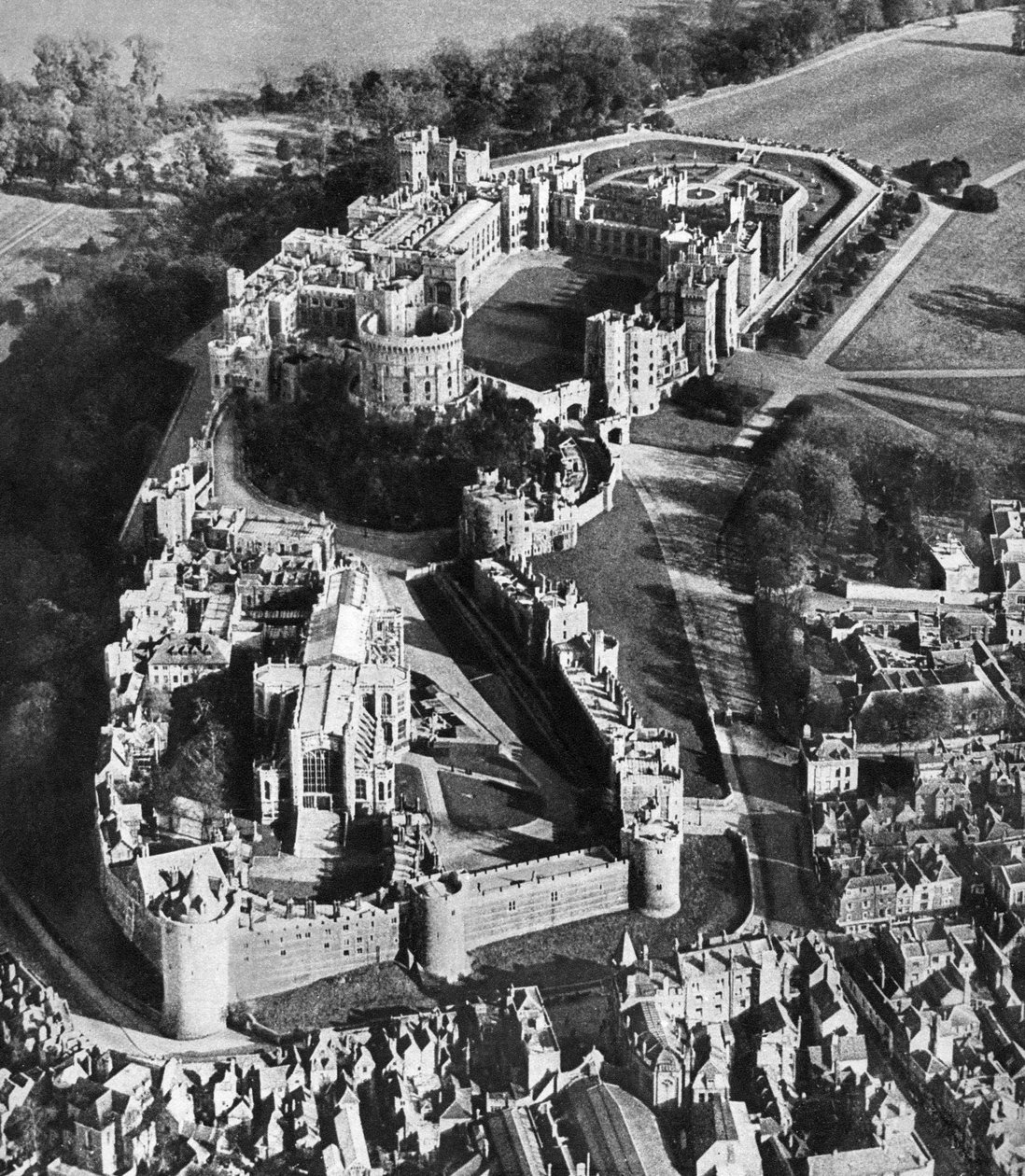 Luftfoto av Windsor Castle, med St Georges Chapel i forgrunnen, 1935 av Unbekannt