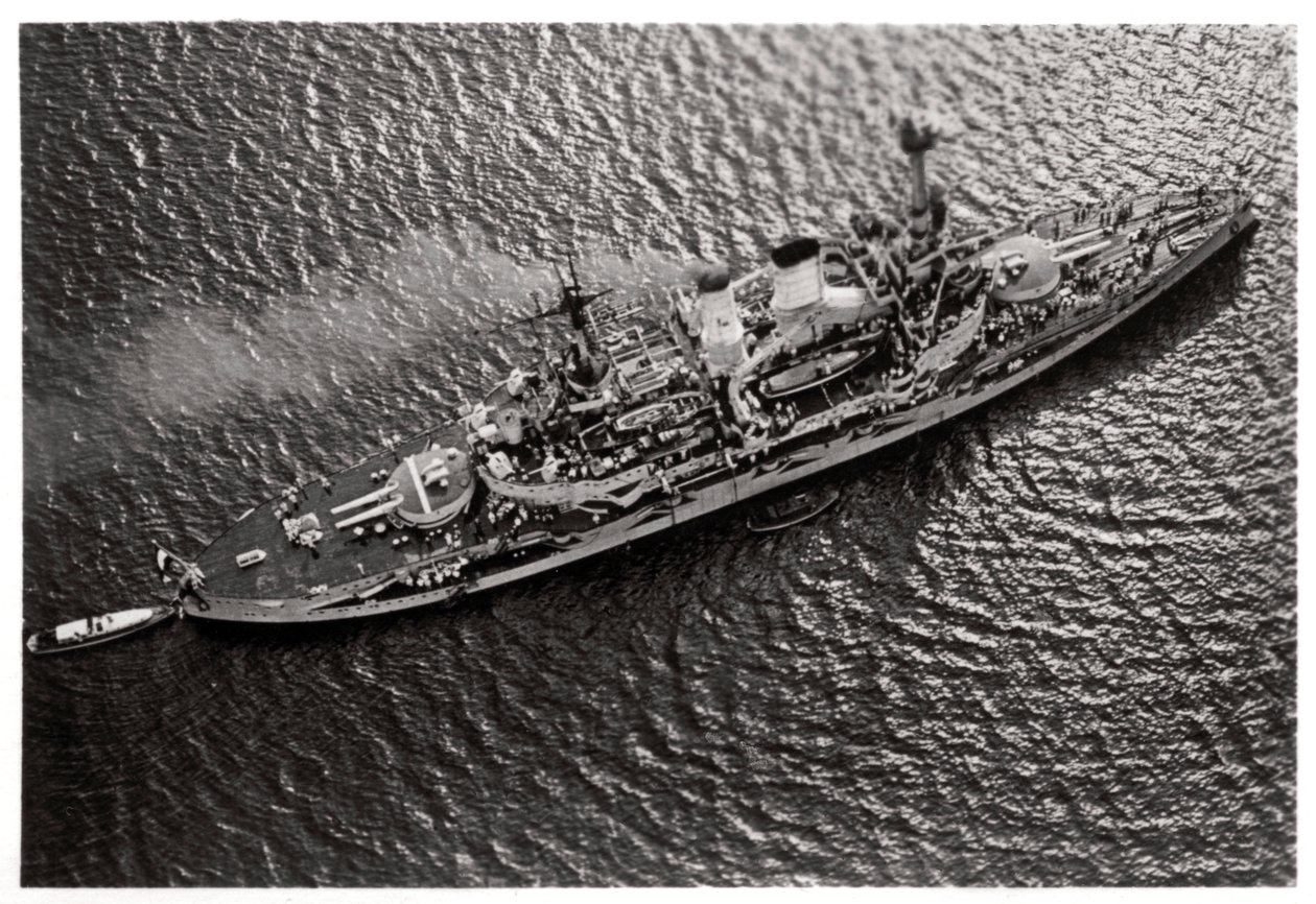 Luftfoto av det tyske slagskipet SMS Schlesien, fra en Zeppelin, c1931 1933 av Unbekannt
