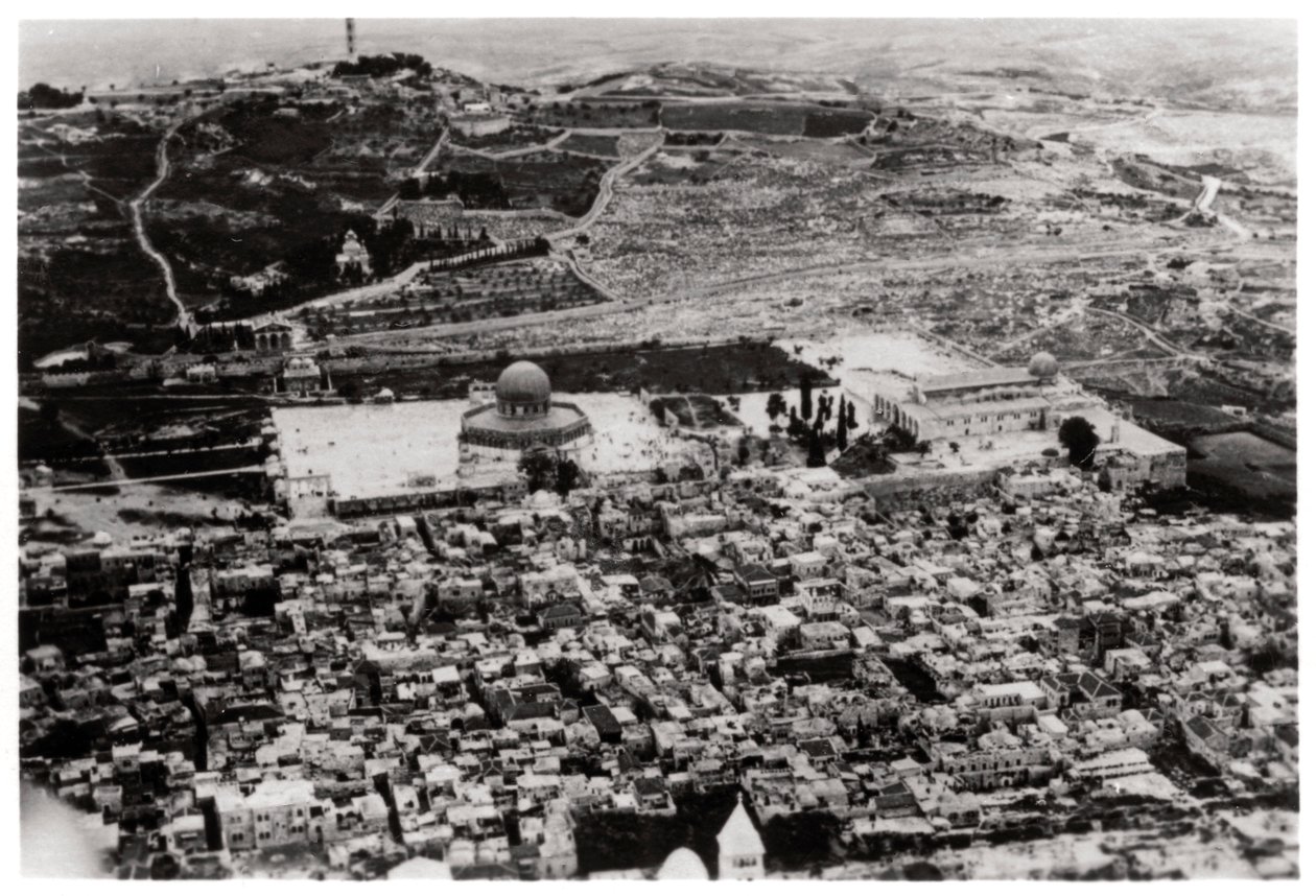 Luftfoto av moskeen i Omar, Jerusalem, Palestina, fra en Zeppelin, 1931 1933 av Unbekannt
