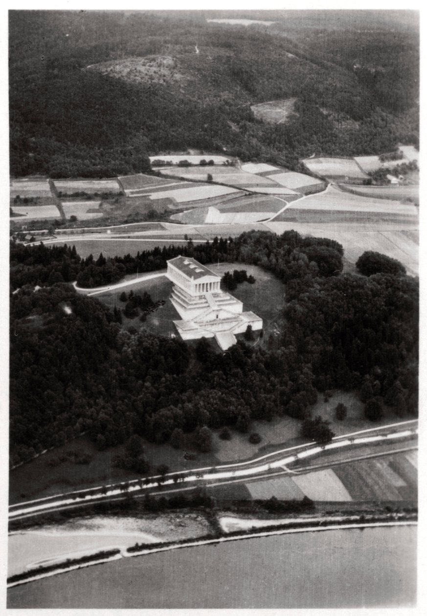Luftfoto av Walhalla-tempelet, nær Regensburg, Tyskland, fra en Zeppelin, c1931 1933 av Unbekannt
