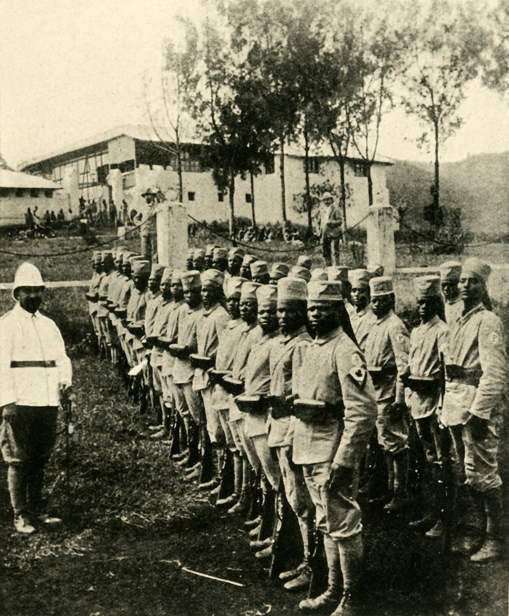 Afrikanske soldater som kjemper for Tyskland, første verdenskrig, 1914, c1920. av Unbekannt