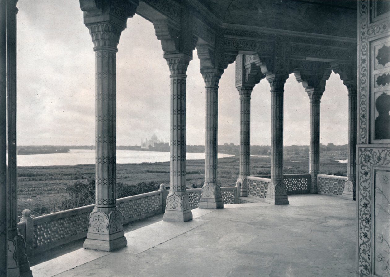 Agra. Balkong til Jasmine Tower, som viser Taj, c1910. av Unbekannt