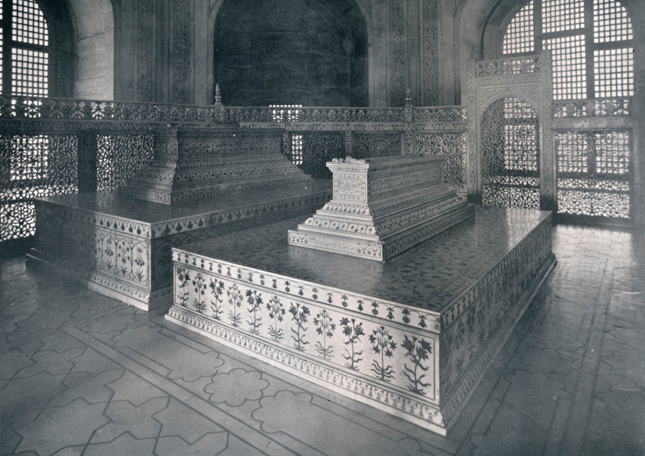 Agra, gravene til Mumtaz-I-Mahal og Shahjehan i Taj, c1920. av Unbekannt