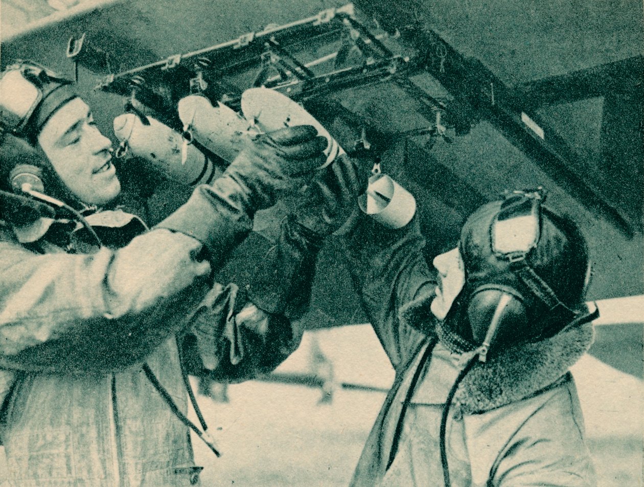 Luftobservatør som mottar bombetrening, 1940 av Unbekannt