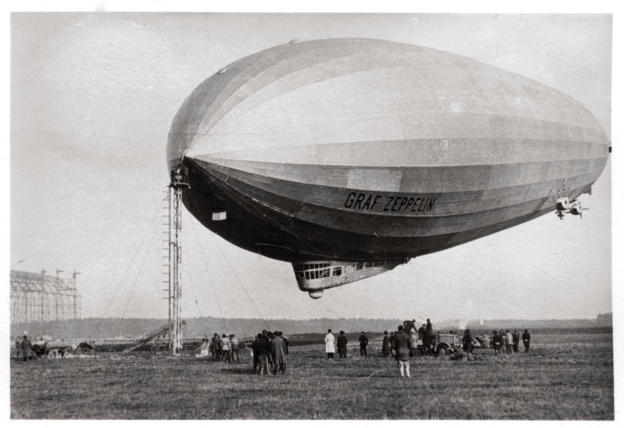 Luftskip LZ127 Graf Zeppelin fortøyd ved Loewental, Tyskland, 1933 av Unbekannt