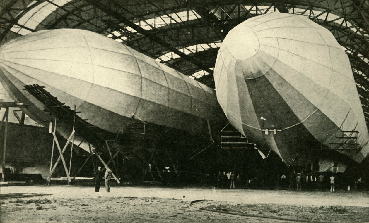 Luftskip i hangar, første verdenskrig, 1914, c1920. av Unbekannt