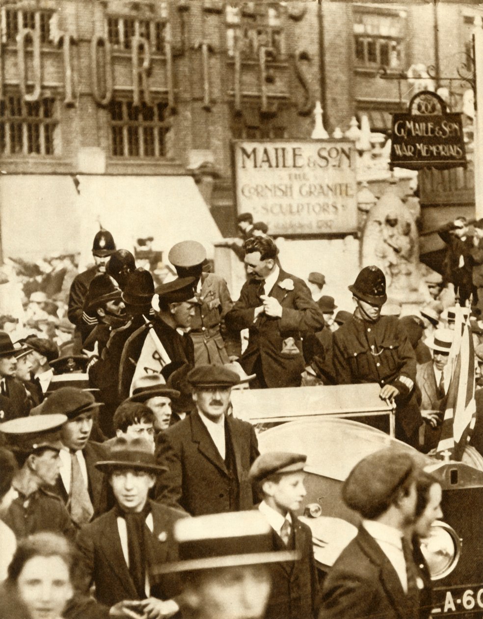 Alcock og Brown ... etter den første non-stop transatlantiske flyturen, London, juni 1919, 1935. av Unbekannt