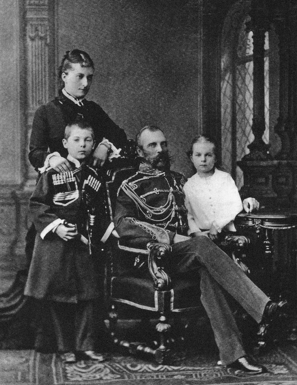 Alexander II av Russland og prinsesse Ekaterina Mikhailovna Yurievskaya med barn, ca. 1880. av Unbekannt