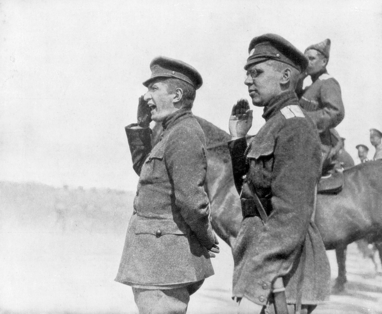 Alexander Kerensky under en anmeldelse av russiske tropper, første verdenskrig, 1917 av Unbekannt