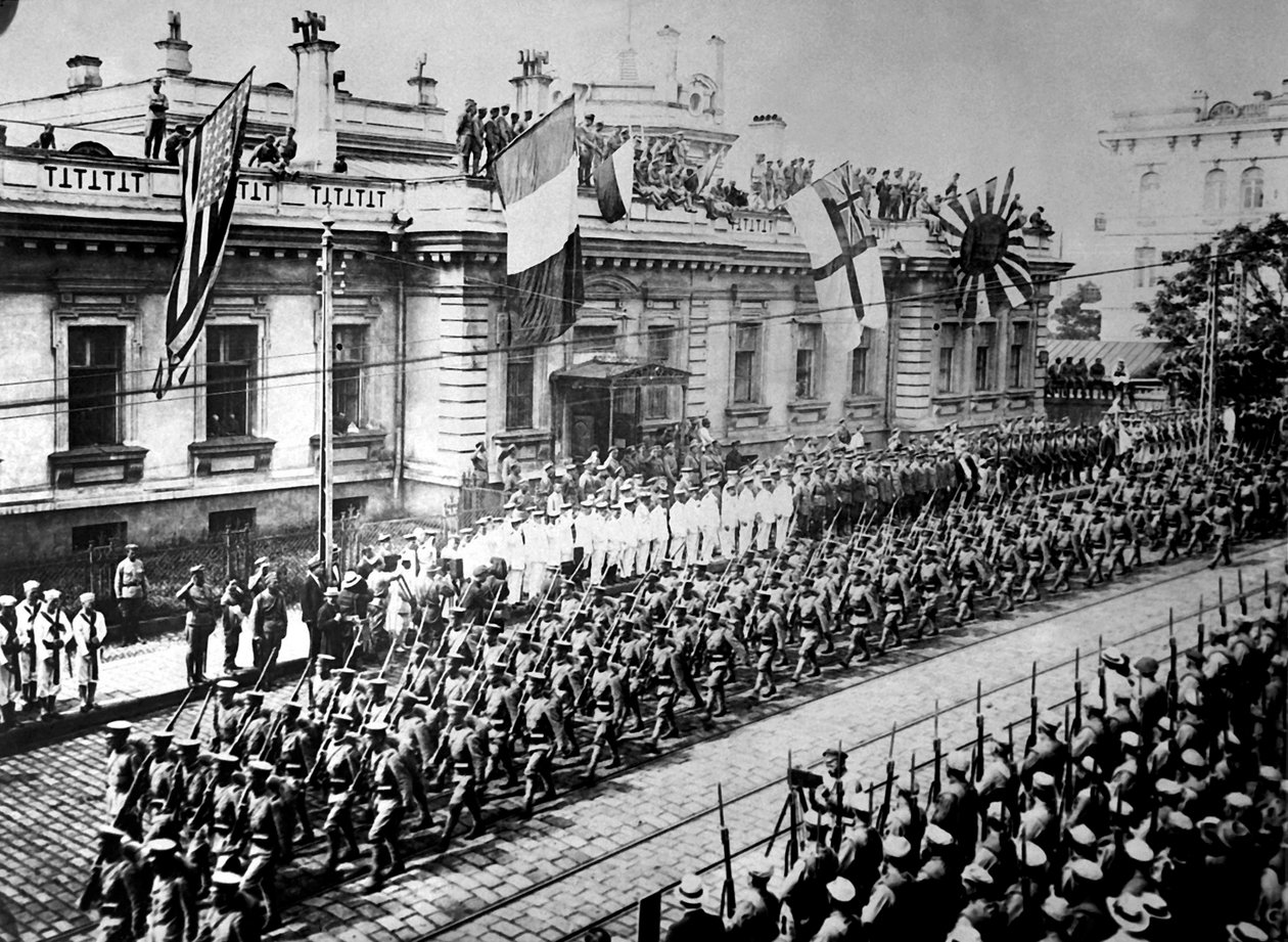 Allierte soldater og sjømenn i Vladivostok, Russland, september 1918 av Unbekannt