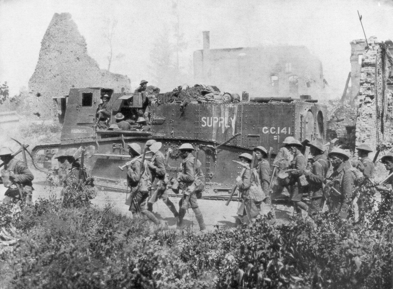 Allierte tropper marsjerte gjennom en frigjort by, 27. oktober 1918 av Unbekannt