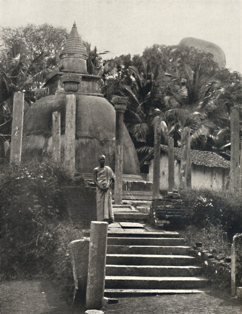 Ambatthala Dagoba i Mihintale, hvilested for relikviene til Mahinda, bygget 275 f.Kr. 1926 av Unbekannt