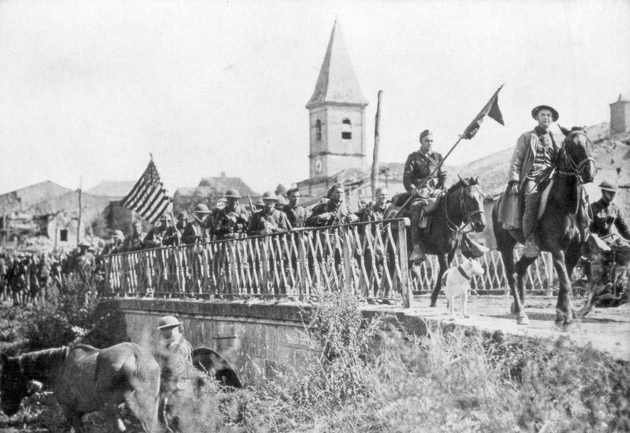 Amerikanske soldater på vei inn i landsbyen Nonsard, nær Saint-Mihiel, Frankrike, 12.–15. september 1918 av Unbekannt