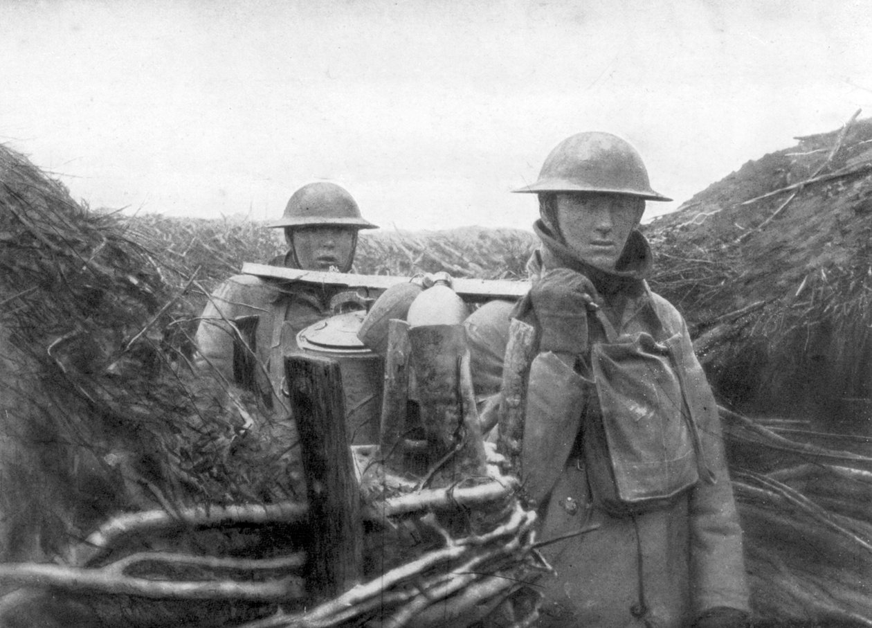 Amerikanske tropper ved fronten leverte suppe til kameratene sine, 1917-1918 av Unbekannt