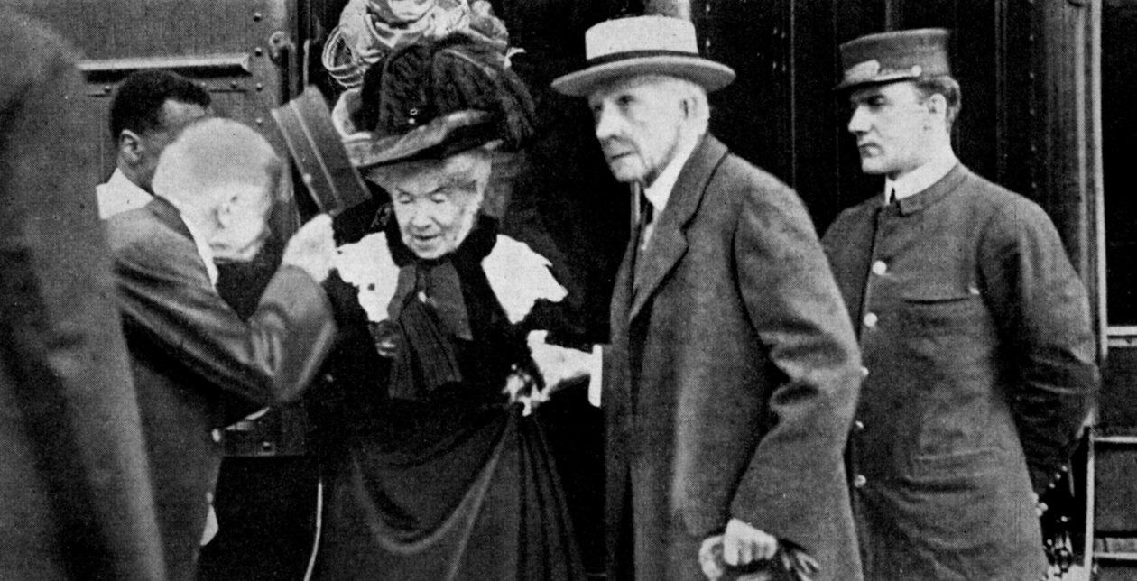 Den amerikanske tycoon John D Rockefeller og hans kone ankom Cleveland, Ohio, 1912 1951 av Unbekannt