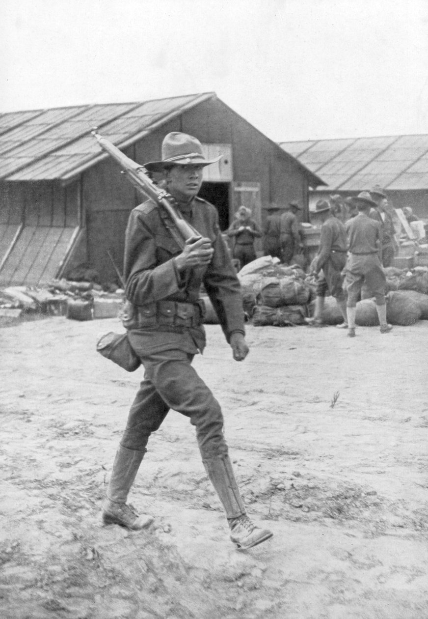 En amerikansk soldat på vaktvakt, Saint Nazaire, Frankrike, c1917 av Unbekannt