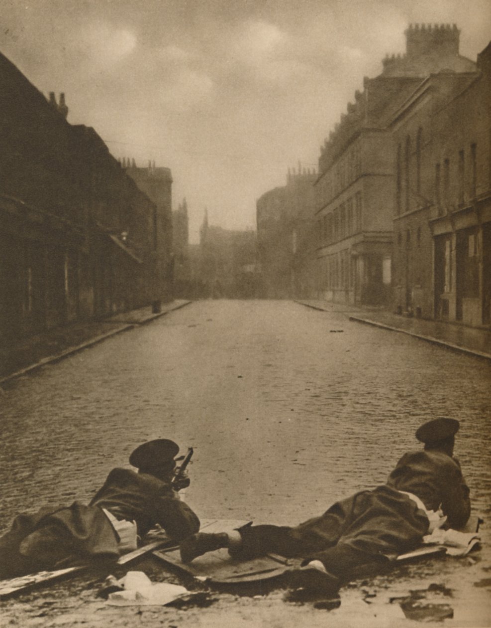 An East End Episode: Scots Guards on Action på Sydney Street i 1911, c1935. av Unbekannt