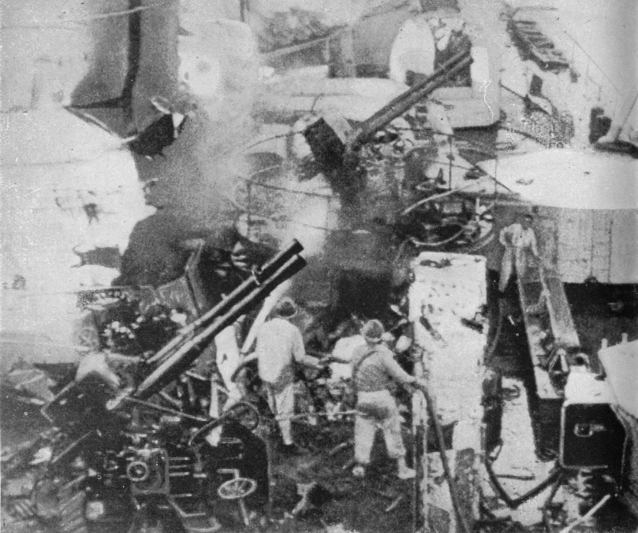 Et italiensk slagskip blir truffet, 1940 1943 av Unbekannt
