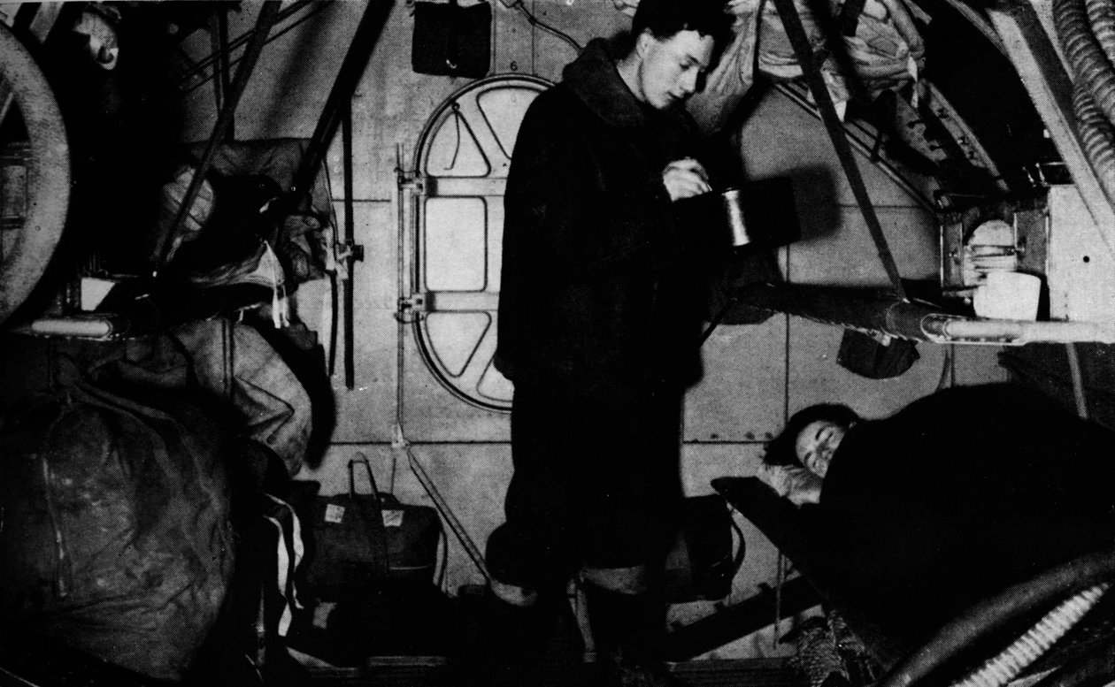 En RAF-rigger som serverer frokost kl. 06.30, c1940 1943 av Unbekannt