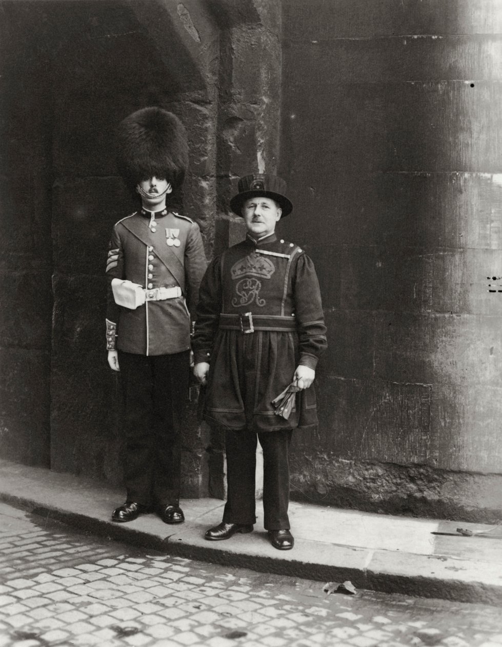 Gammelt og moderne ved Tower of London, 1900-tallet av Unbekannt