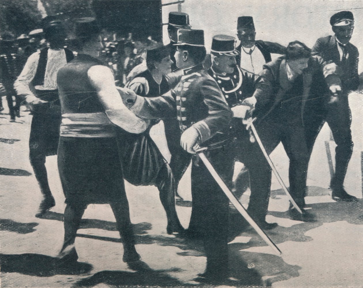 Arrestasjon av Gavrilo Princip, leiemorder til erkehertug Franz Ferdinand, 1914 av Unbekannt