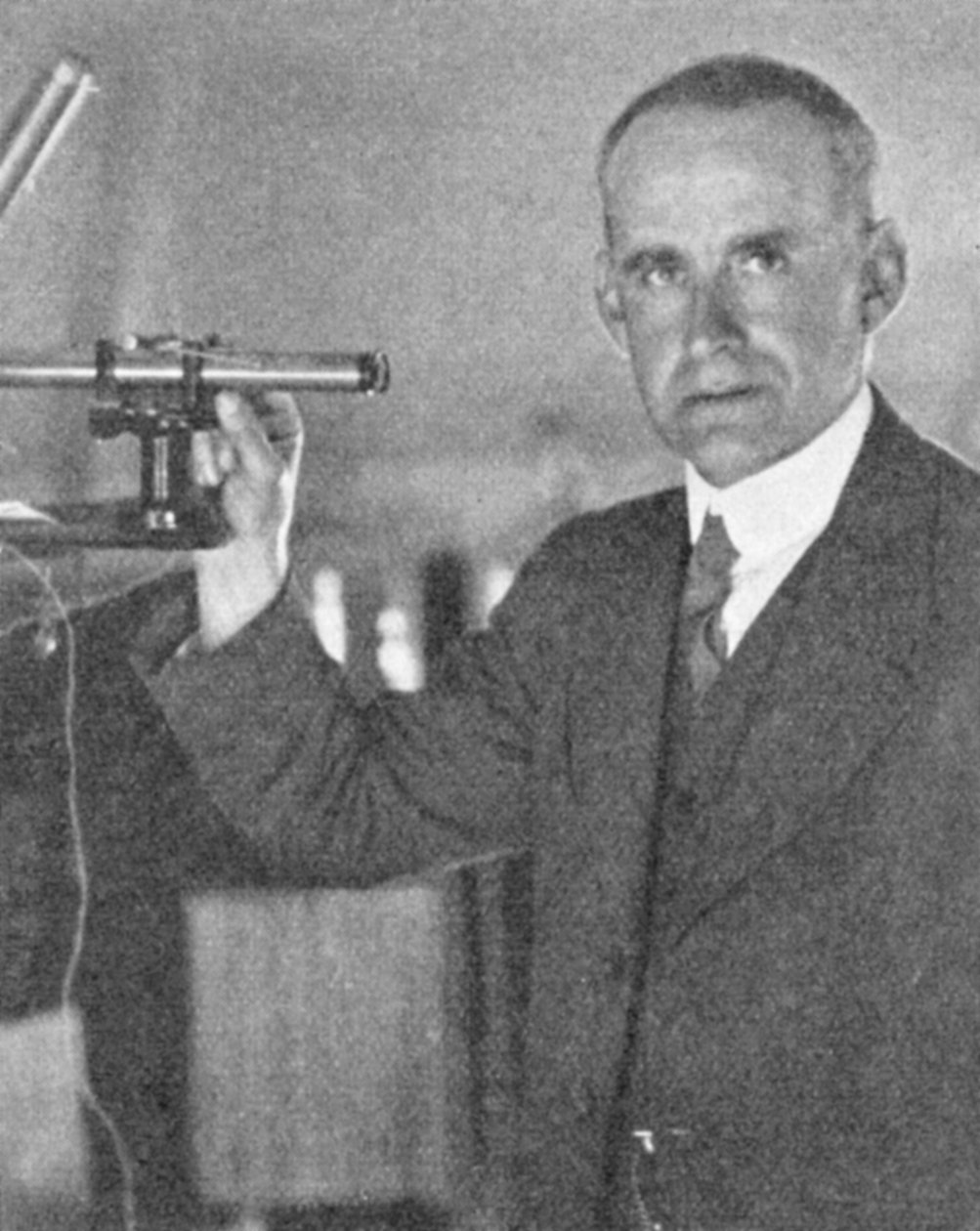 Arthur Stanley Eddington 1882-1944, britisk astronom, fysiker og matematiker, c1930-c1944 av Unbekannt