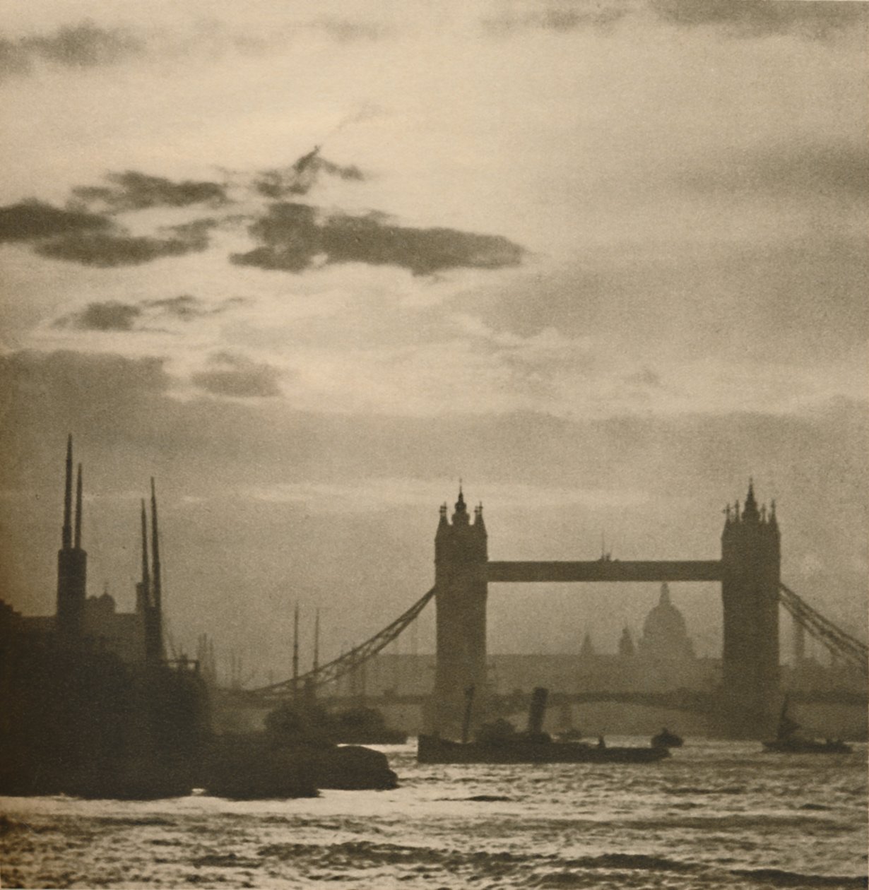 Som skipene ser London fra bassenget, c1935. av Unbekannt