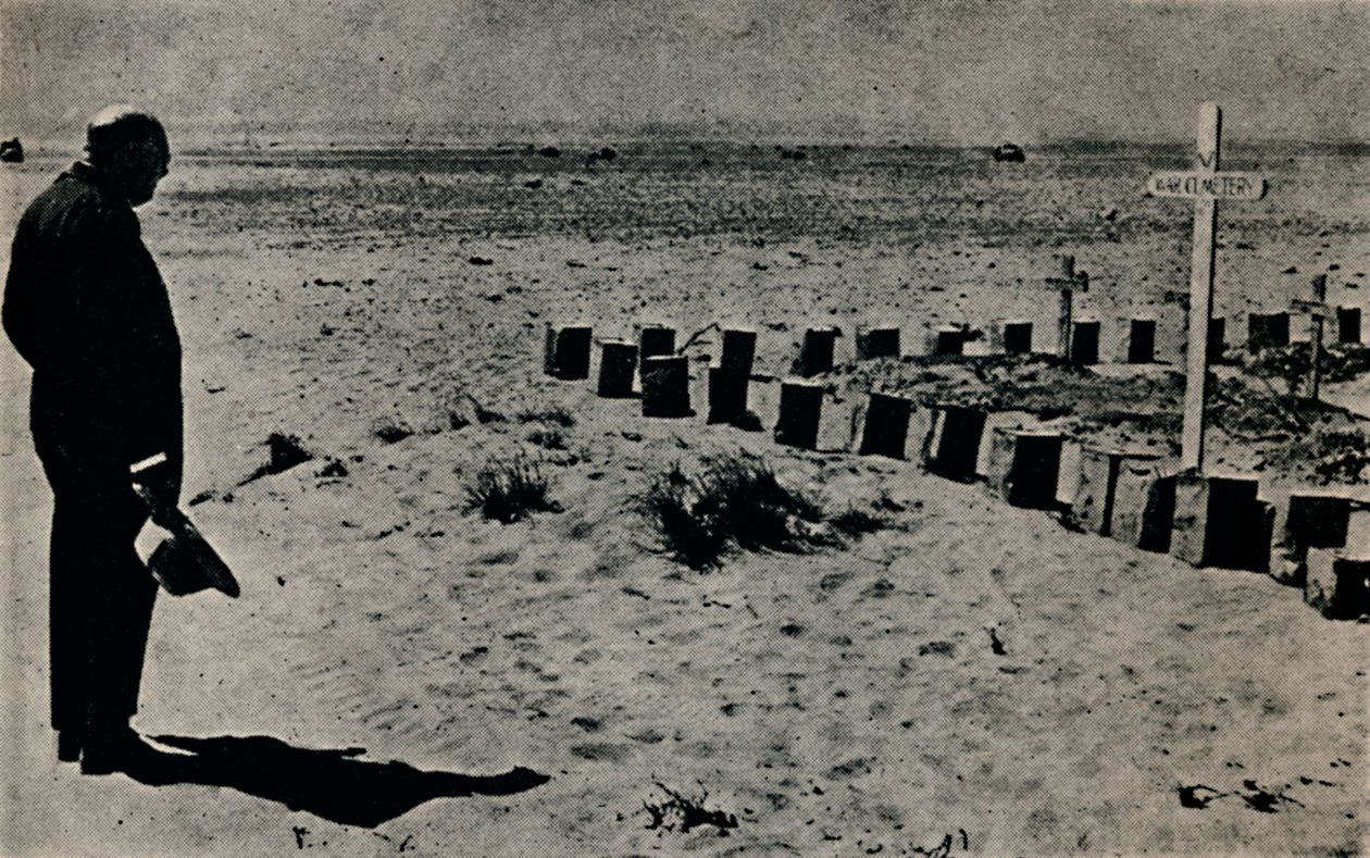 På en slagmarkskirkegård i Egypt, 1942, 1945. av Unbekannt