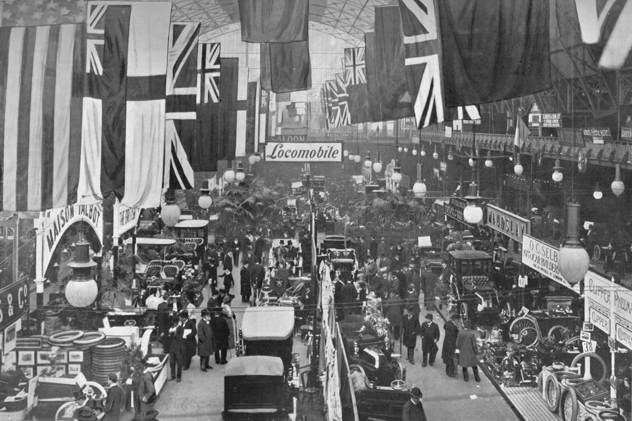 På en bilutstilling, Agricultural Hall, Islington, London, 1902 1903 av Unbekannt