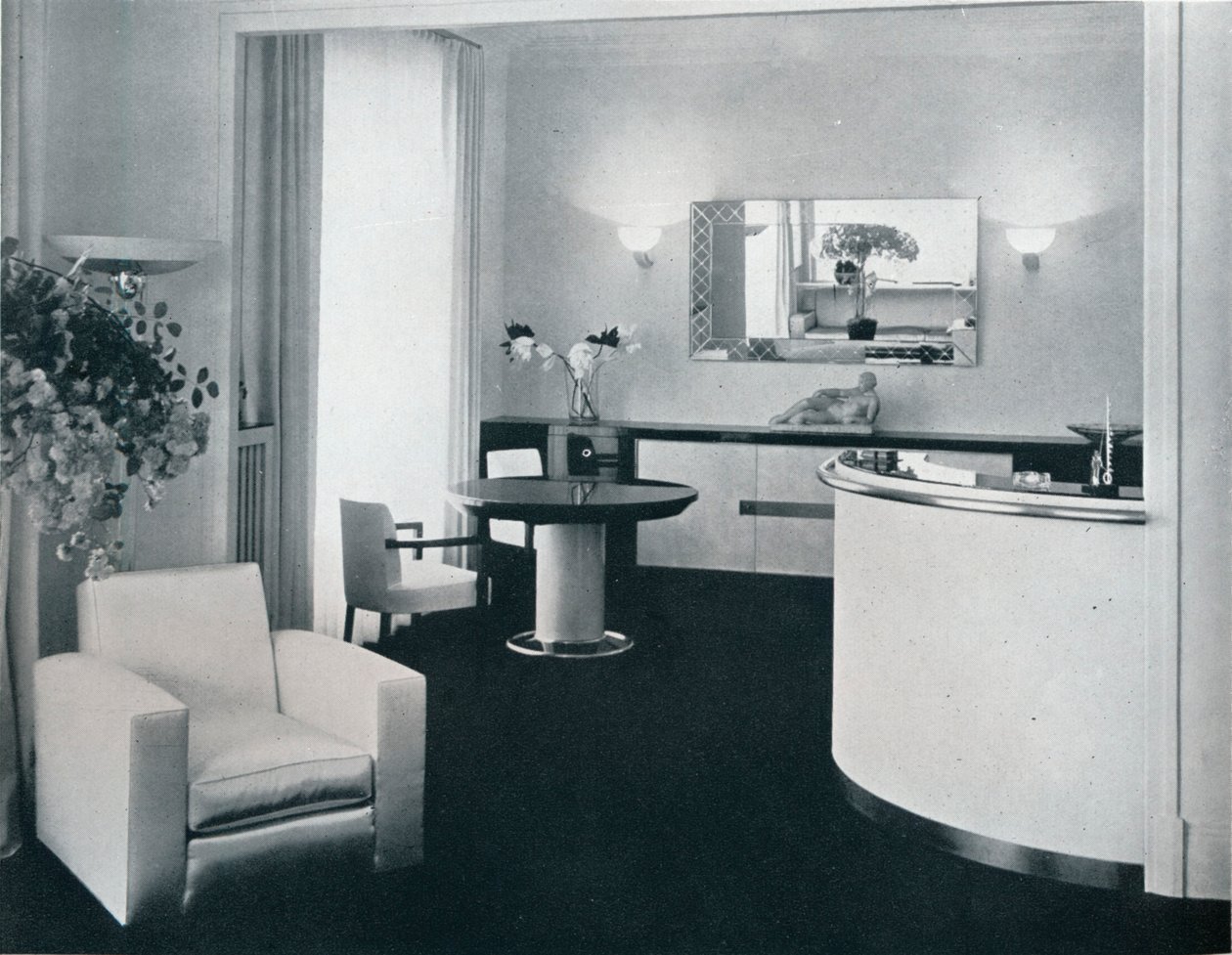 Barhjørne i en spisestue designet av Jacques Adnet, c1940 av Unbekannt