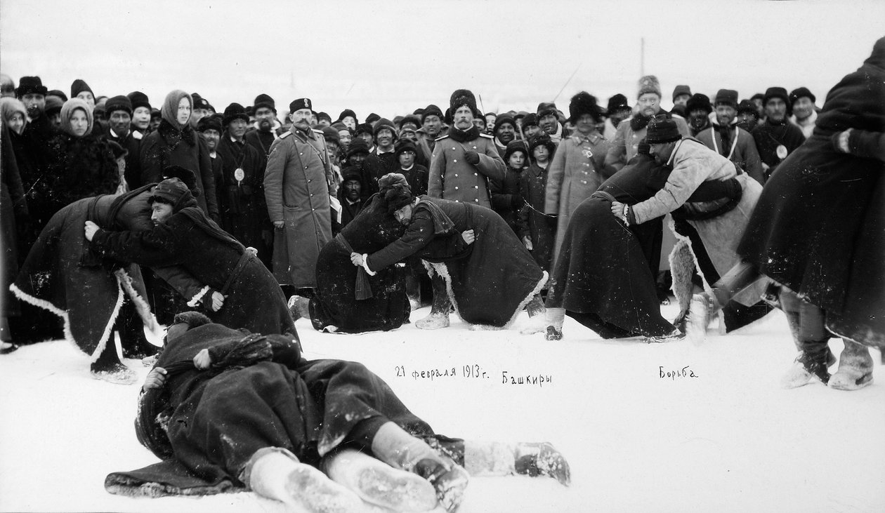 Bashkirs kuresh wrestling, Russland, 1913 av Unbekannt