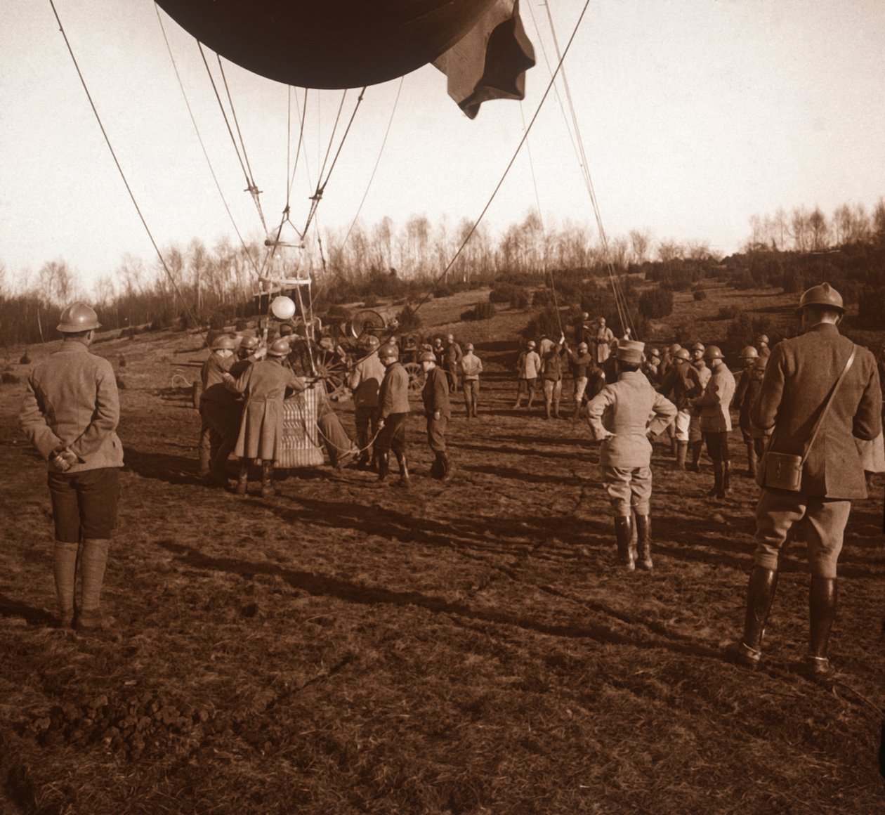 Kurv med sperreballong, c1914-c1918 av Unbekannt