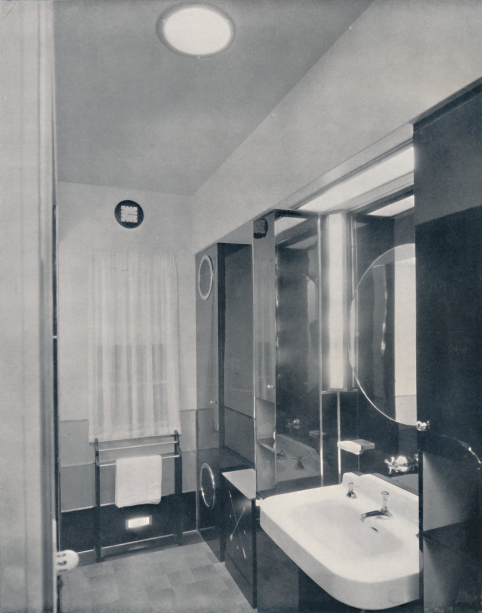 Bathroom for a man, 1936 av Unbekannt