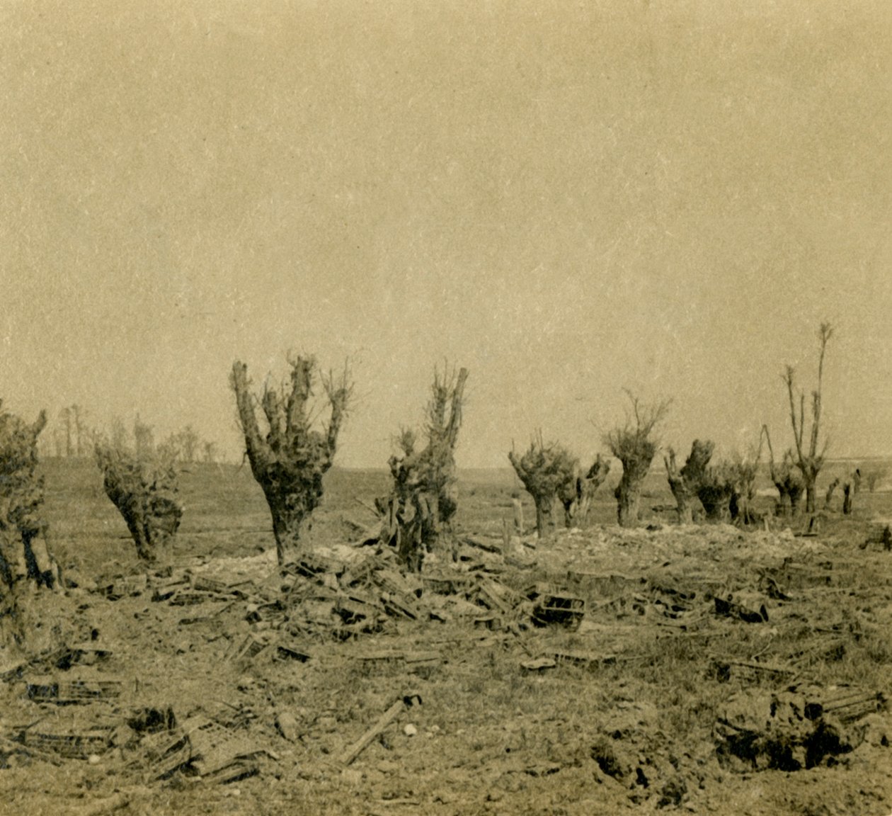 Battlefield, Maurepas, Nord-Frankrike, c1914-c1918 av Unbekannt