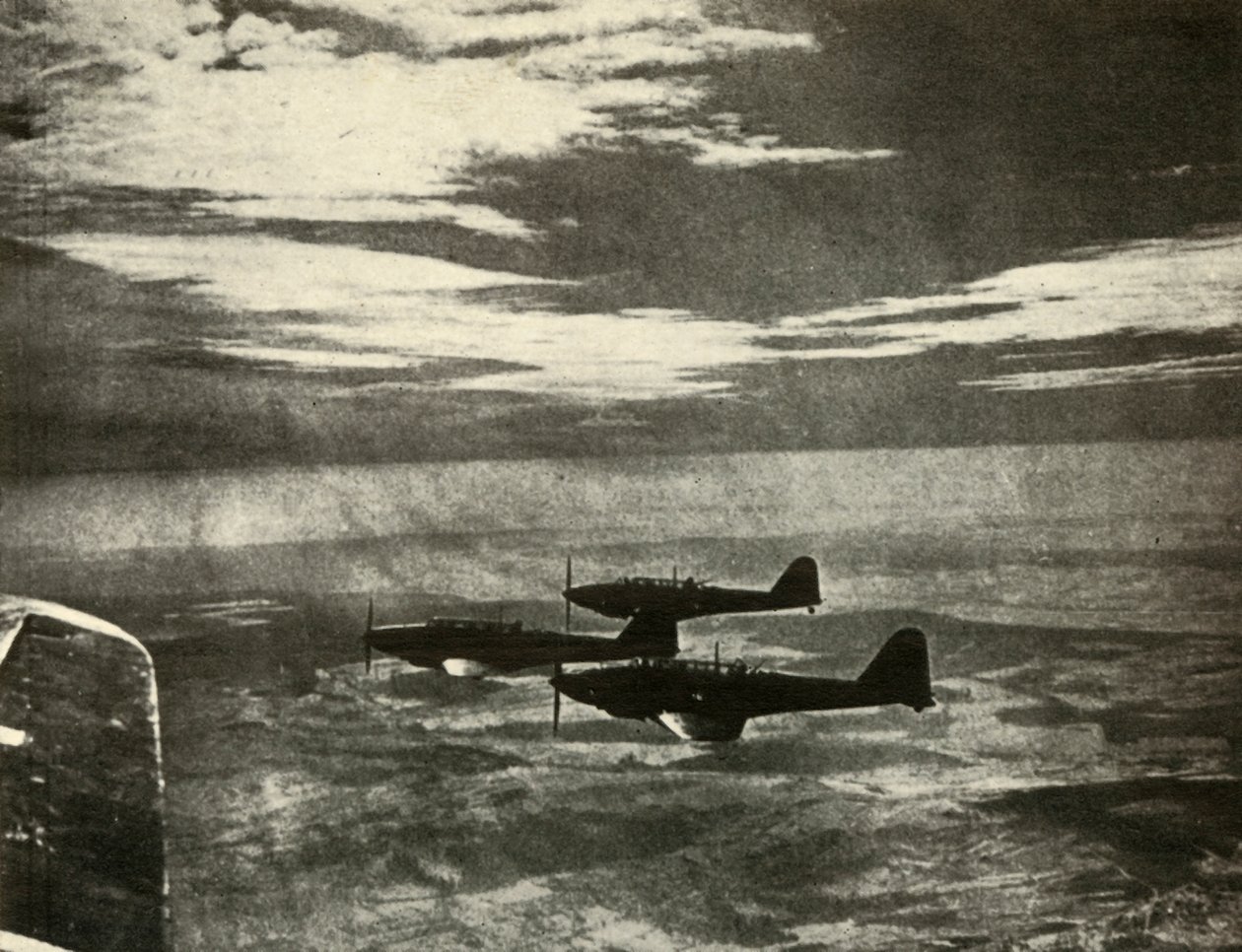 Kamper som vender tilbake fra et raid, 1939-1940, 1941. av Unbekannt