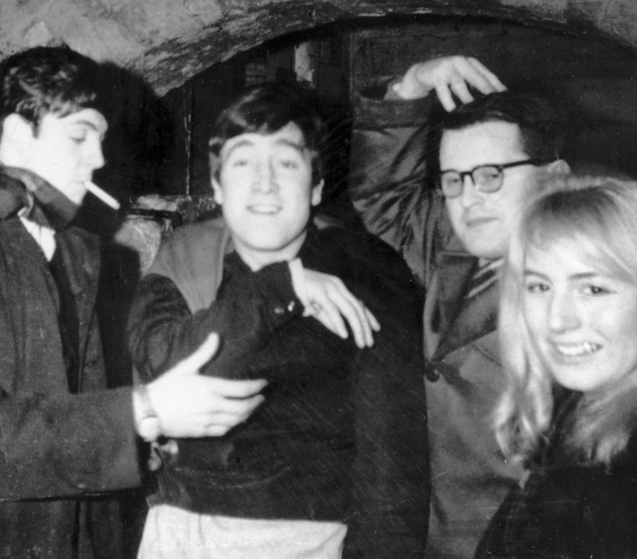Beatles John Lennon og Paul McCartney på Cavern Club ca 1960 av Unbekannt