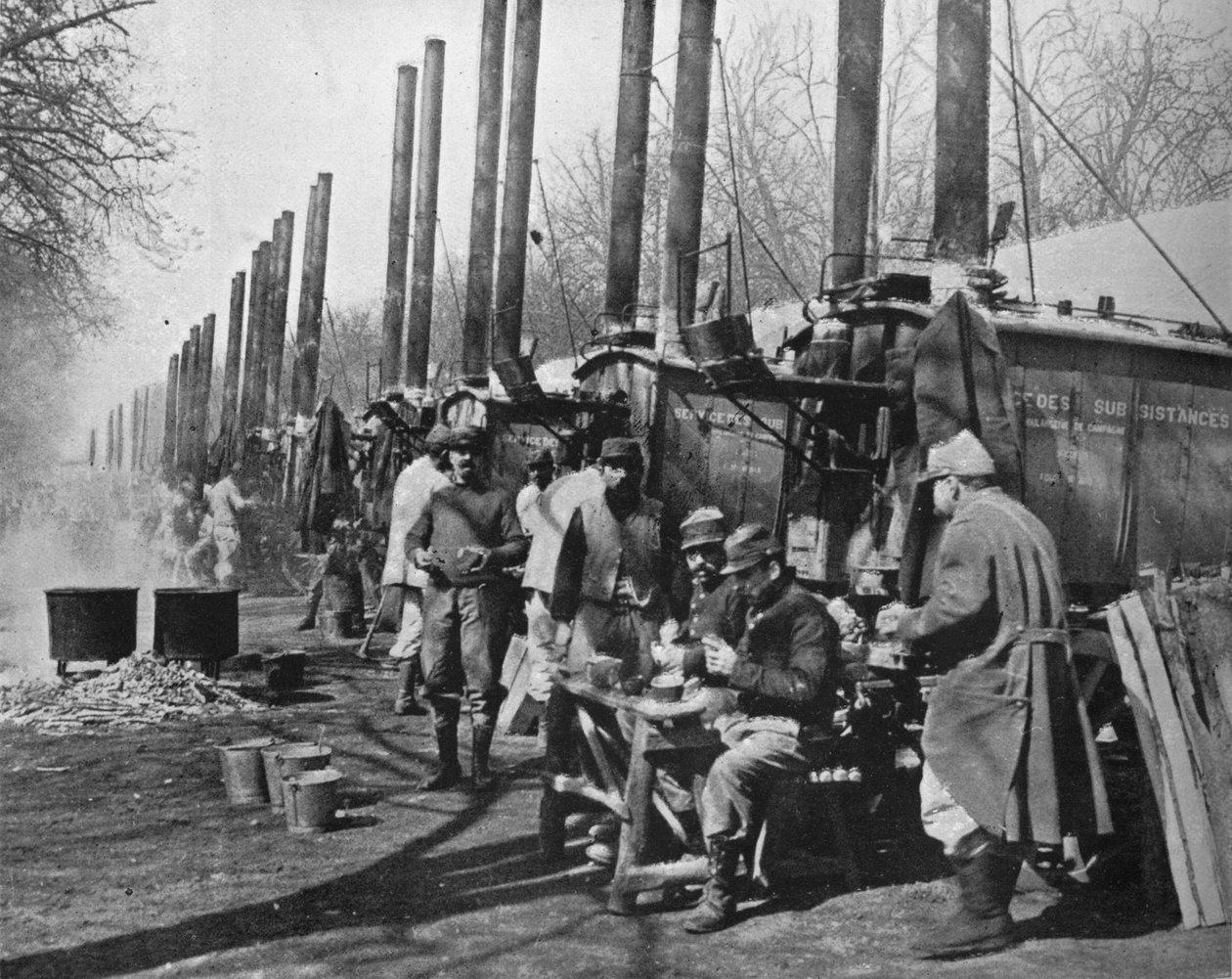 Bak franske linjer, feltkjøkken knyttet til den franske hæren, 1915 av Unbekannt