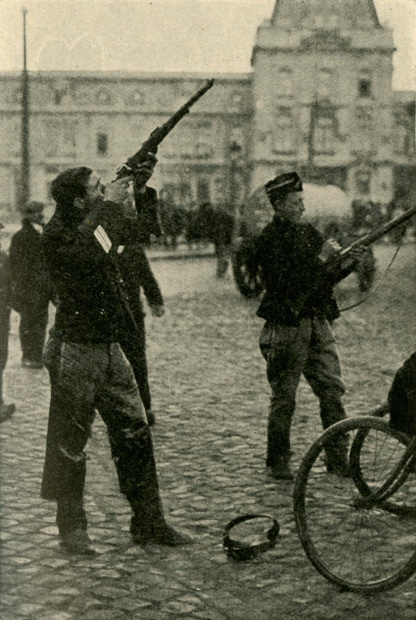 Belgiske militærsyklister skyter mot et tysk fly, første verdenskrig, 1914-1918, c1920. av Unbekannt