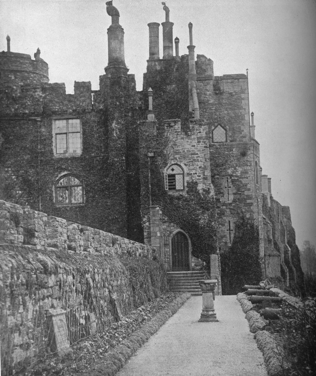 Berkeley Castle, sete for Rt. Hon. Lord Fitzhardinge, c1913 av Unbekannt