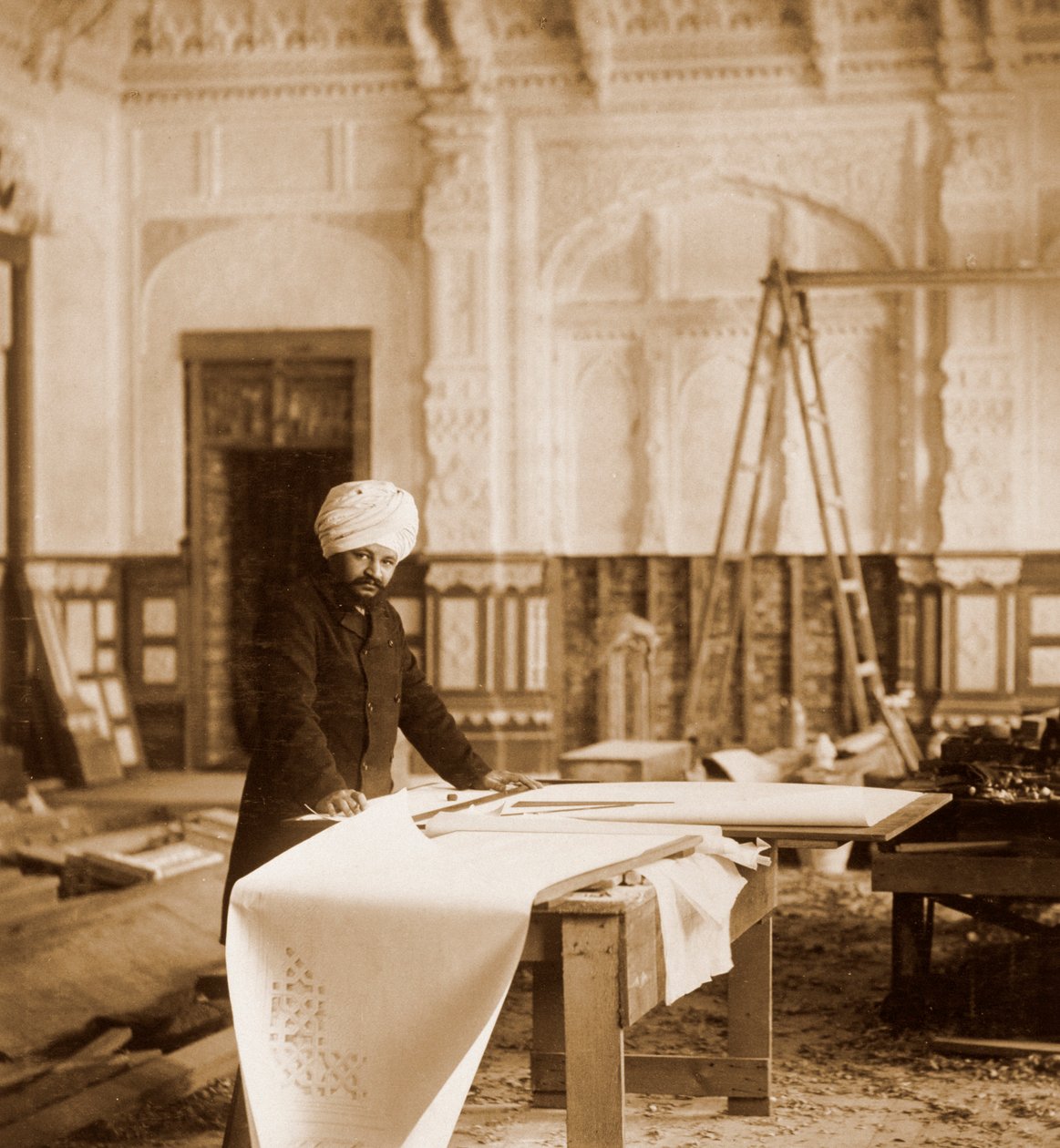Bhai Ram Singh på jobb i Indian Room, Osborne House, Isle of Wight, 1892 av Unbekannt