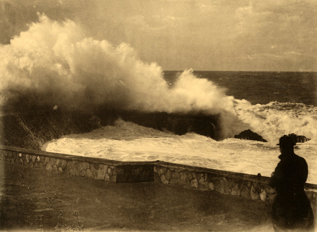 Biarritz - Bølgeeffekt ved demningen til Rocher de la Vierge, c1930. av Unbekannt