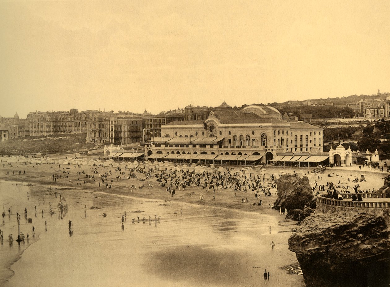 Biarritz - The Casino Municipal and the Grande Plage, c1930. av Unbekannt