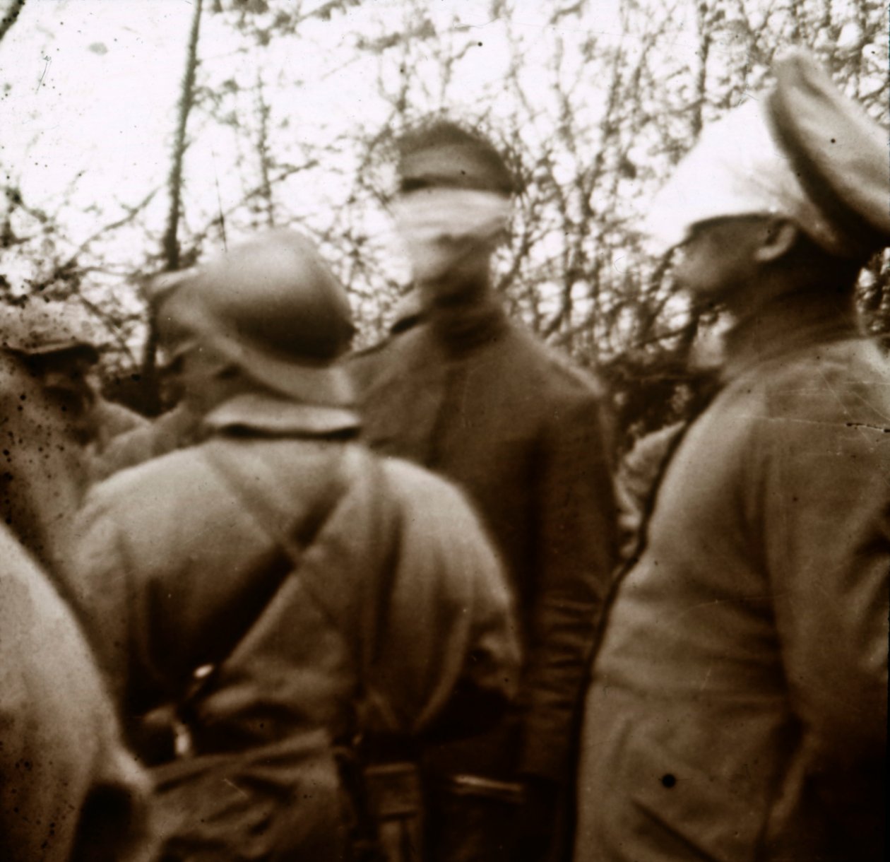 Soldater med bind for øynene, november 1918 av Unbekannt