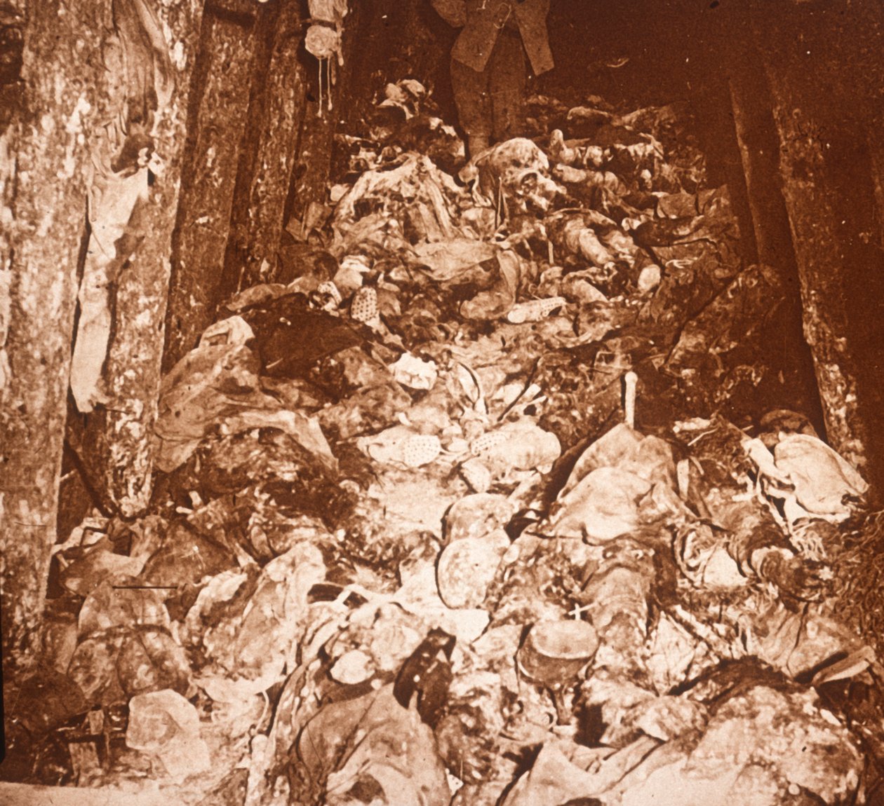 Kropp i tunneler under Mount Cornillet, Champagne, Nord-Frankrike, c1917 av Unbekannt