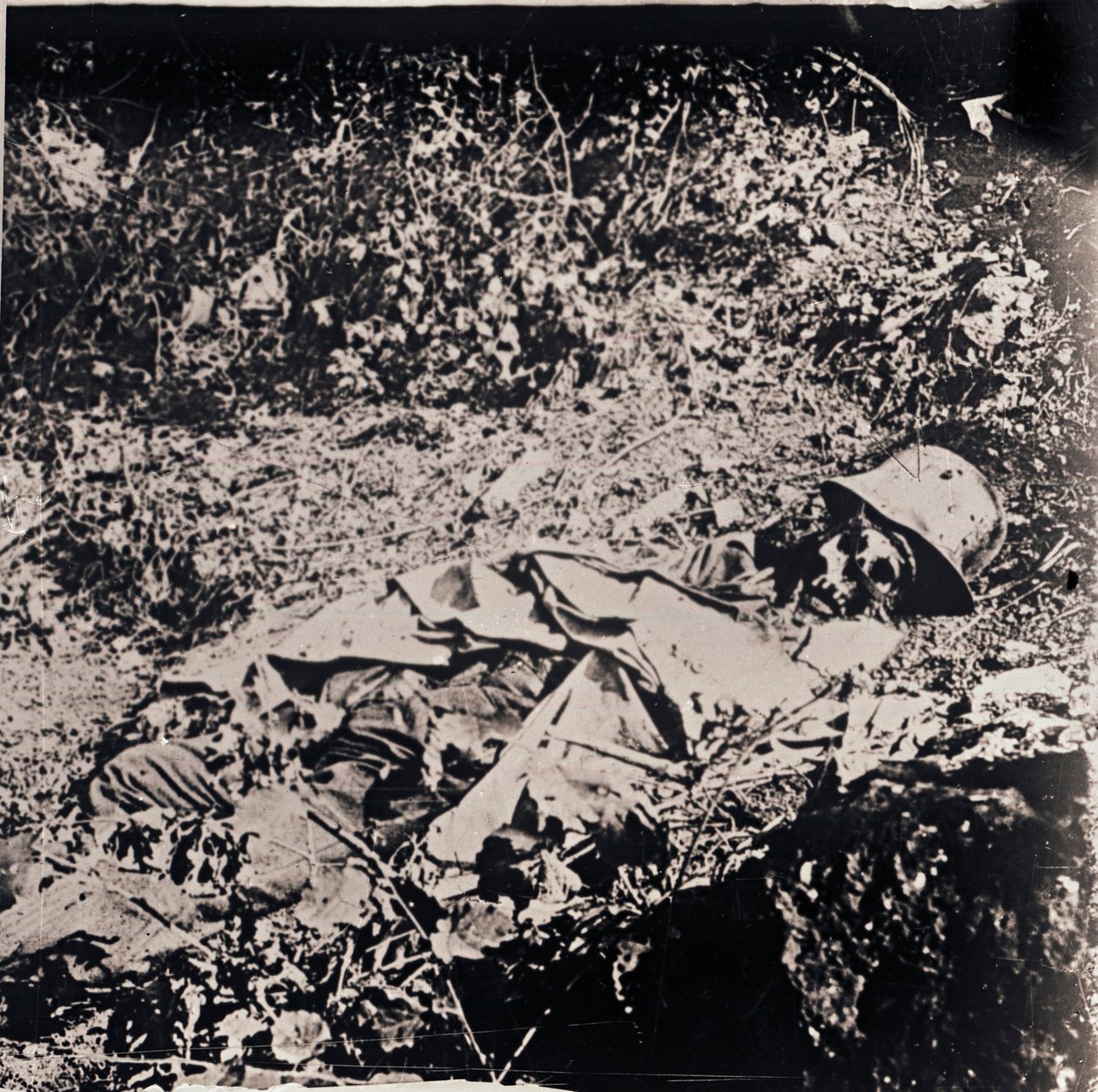 Liket av en død tysk soldat, c1914-c1918 av Unbekannt