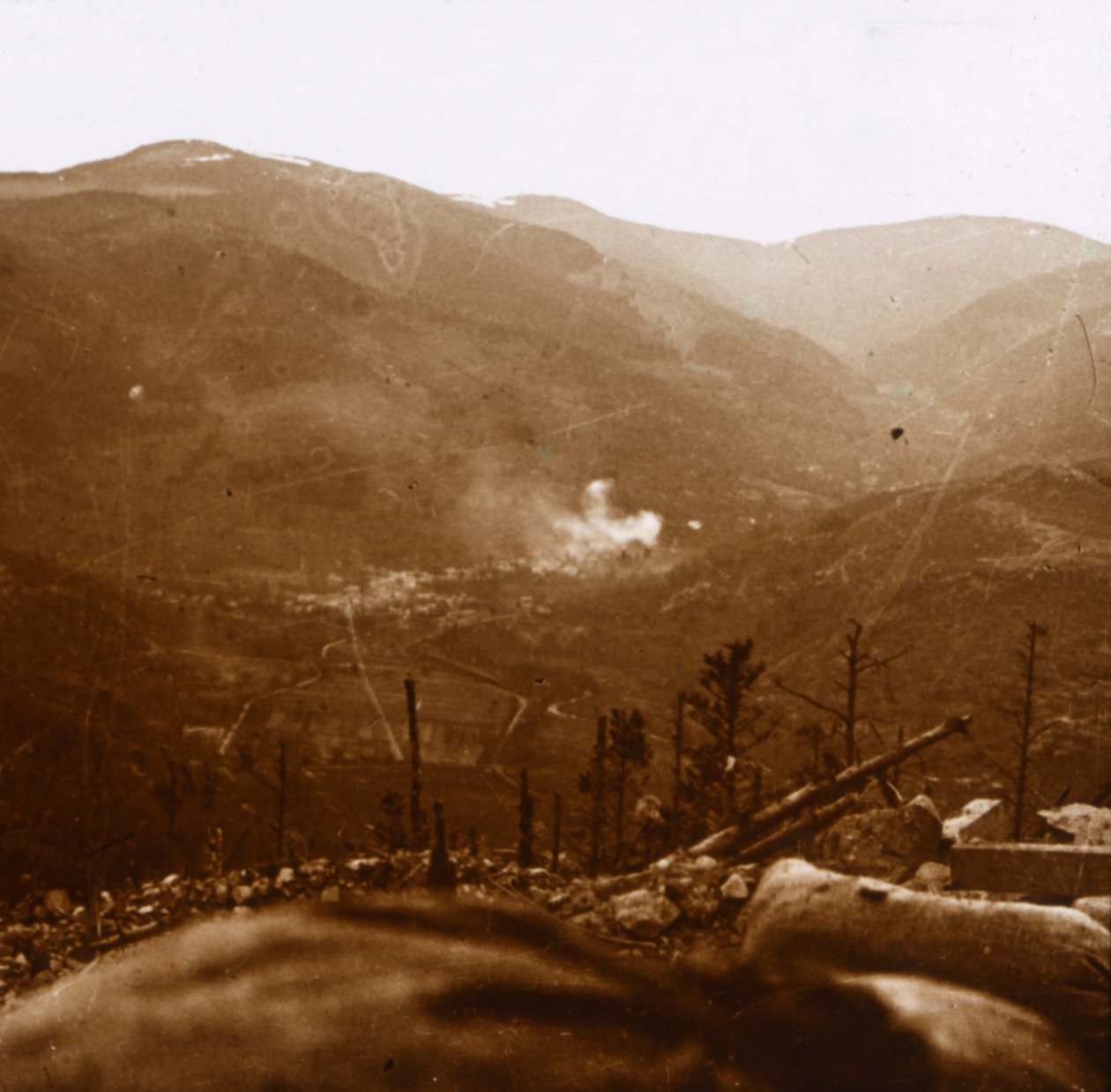 Bombardement, Metzeral, Nord-Frankrike, c1914-c1918 av Unbekannt