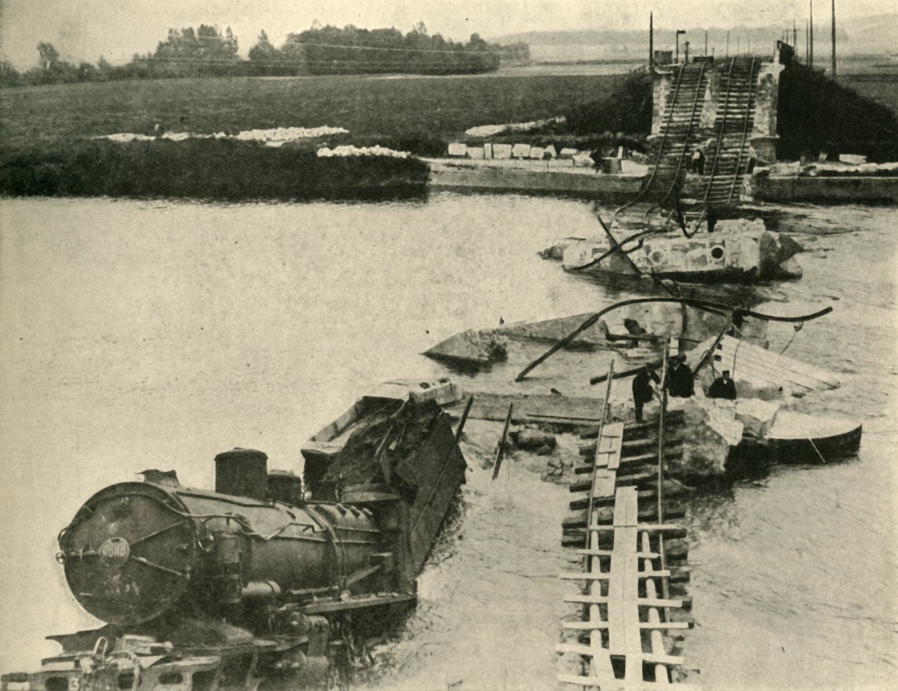 Bombet bro og avsporet tog, Nord-Frankrike, første verdenskrig, 1914, c1920. av Unbekannt