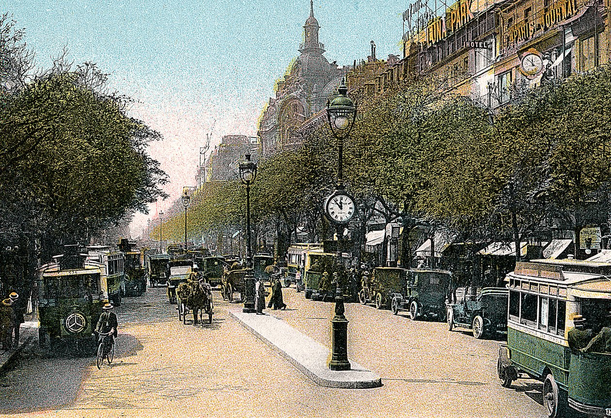 Boulevard des Italiens, Paris, med biler og motorbusser på gaten, c1900 av Unbekannt
