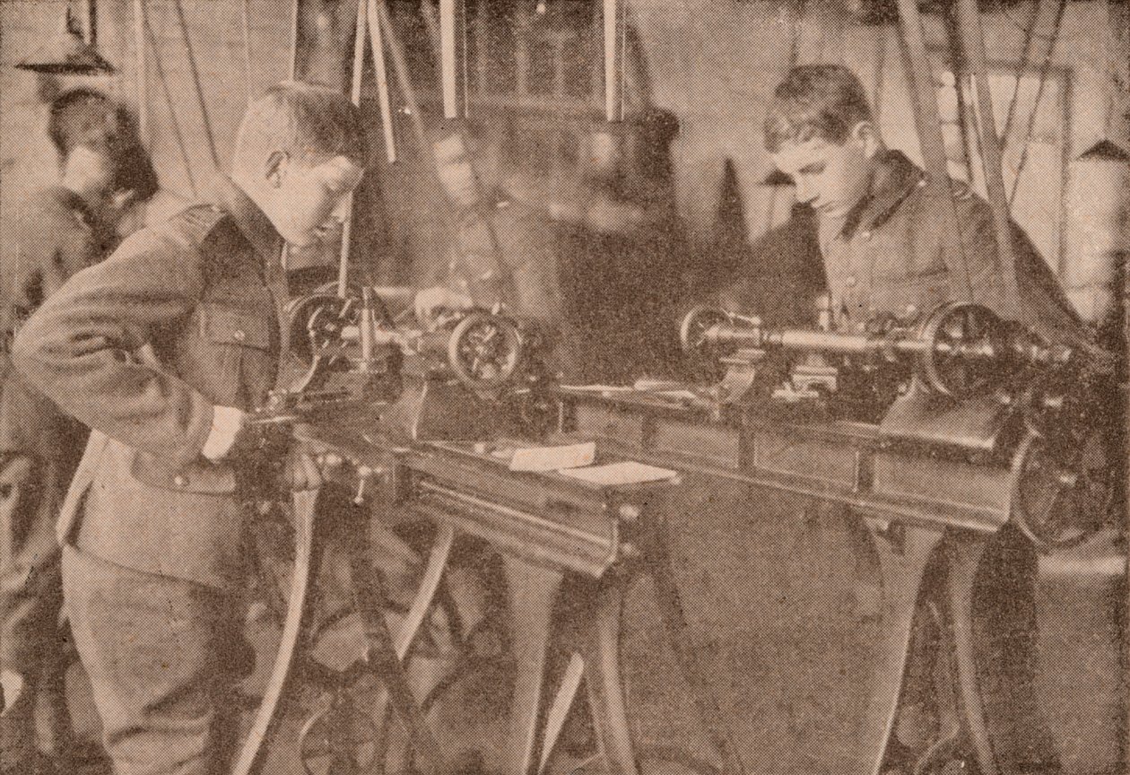 Boys of Bradfield College som lager skalldeler, Berkshire, c1916 1928 av Unbekannt
