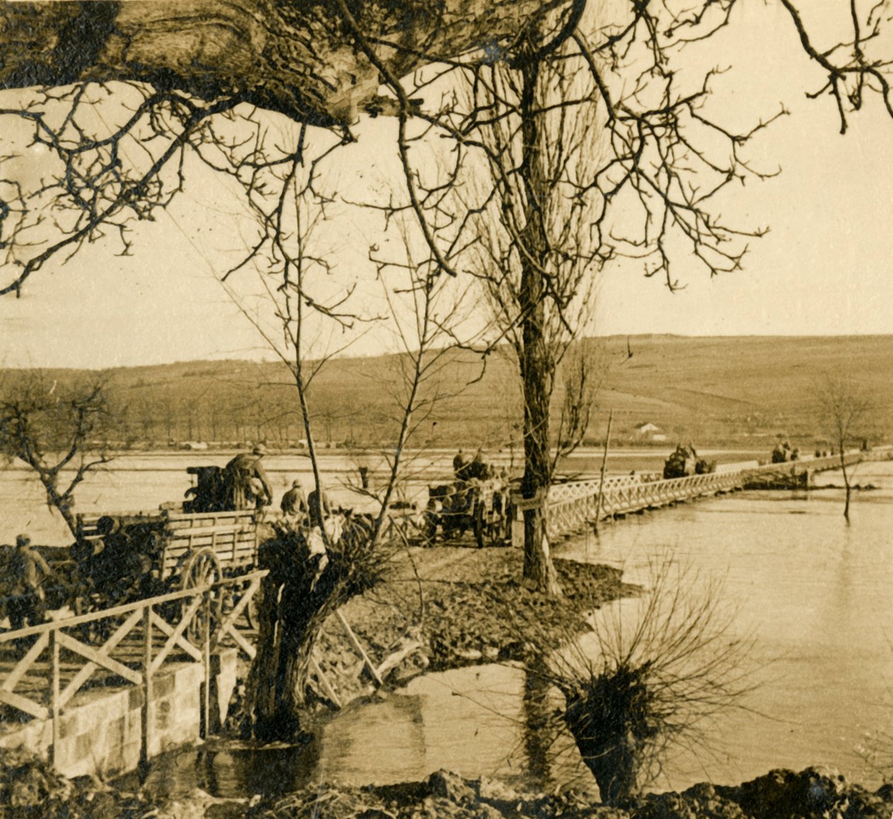 Bro over elven Meuse ved Dugny, Nord-Frankrike, c1914-c1918 av Unbekannt